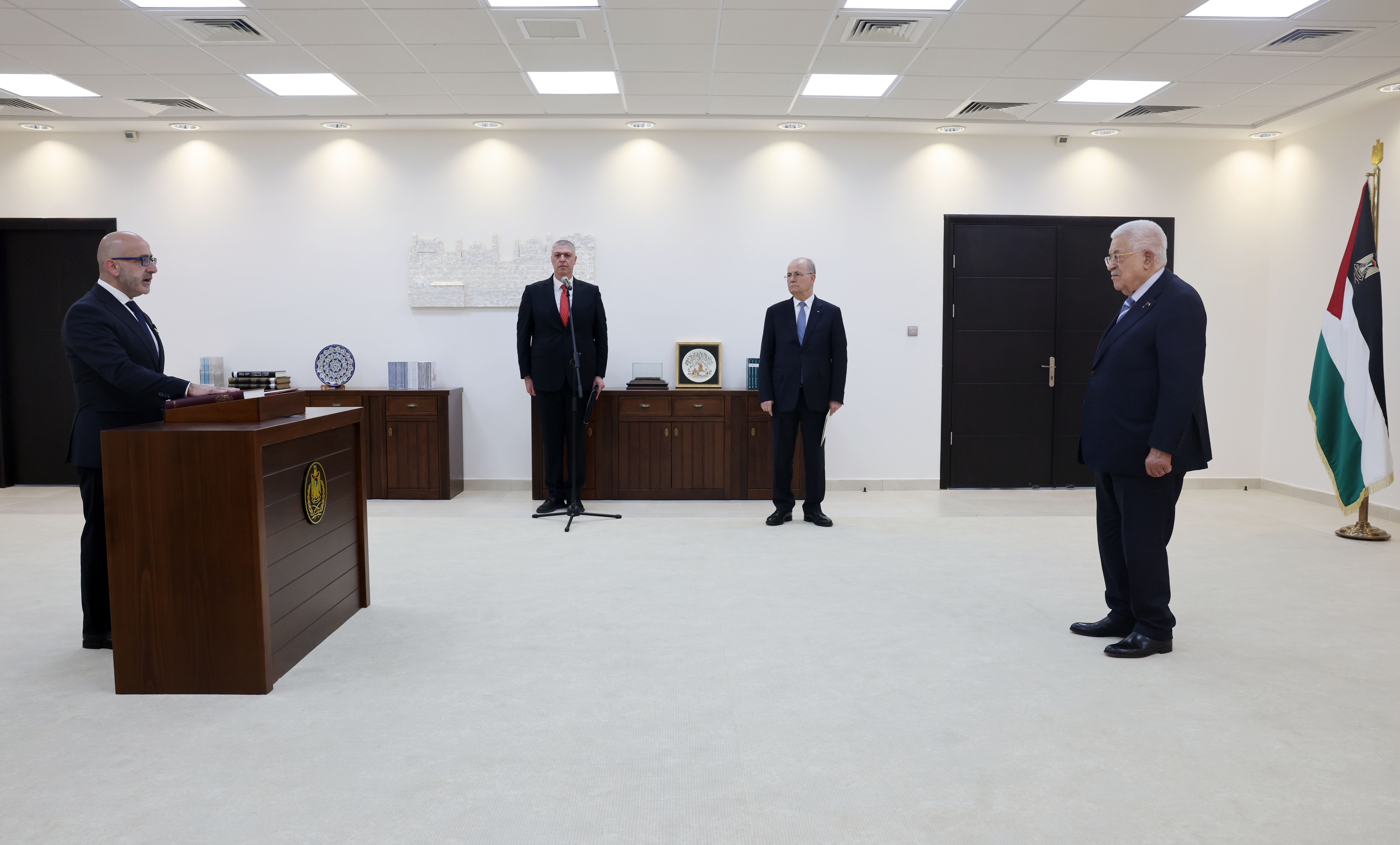 سلامة يؤدي اليمين القانونية أمام الرئيس وزيرا للمالية والتخطيط